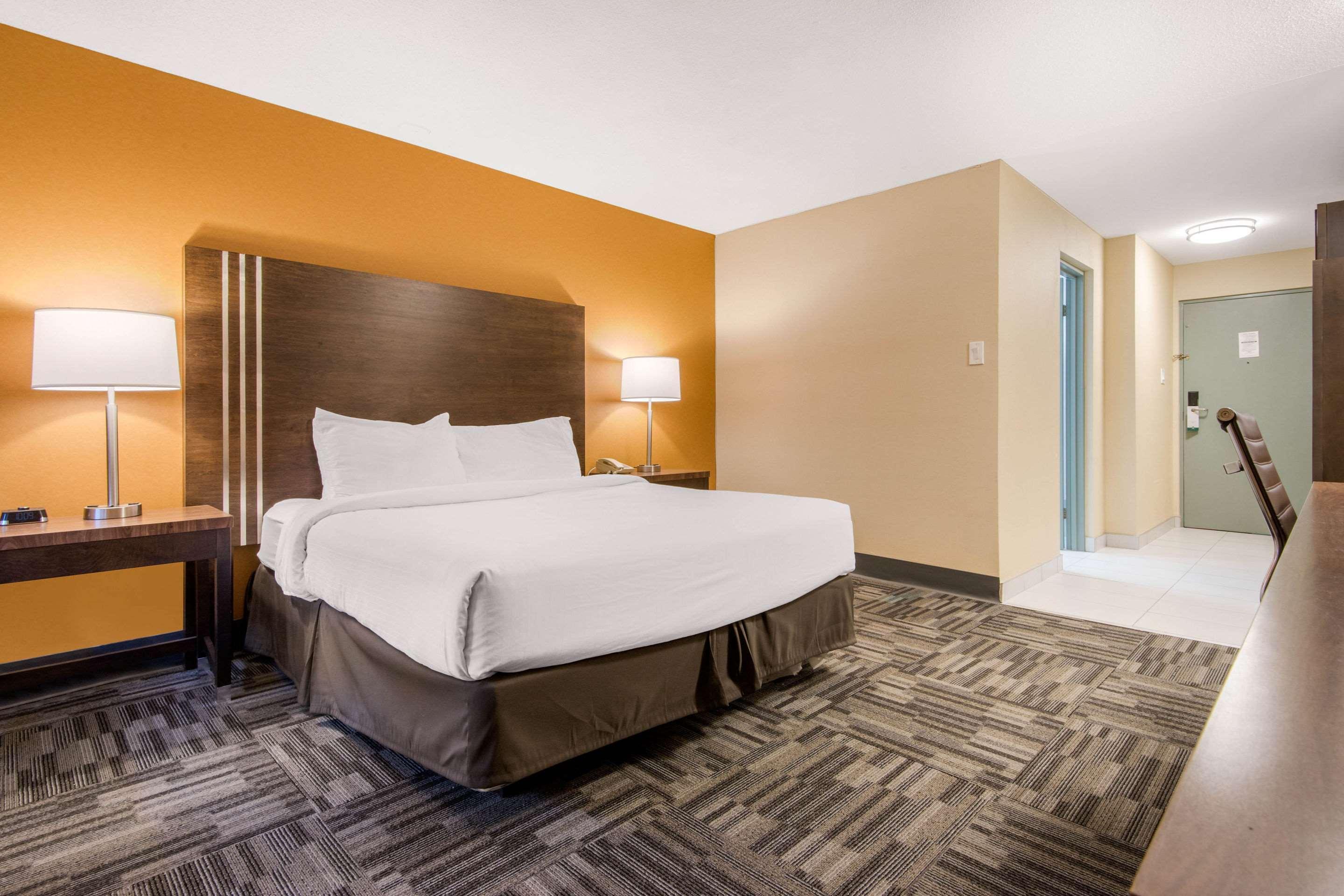 Quality Inn & Conference Centre Orillia Exterior photo