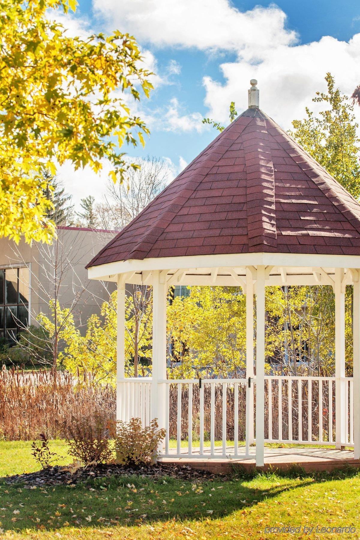 Quality Inn & Conference Centre Orillia Exterior photo